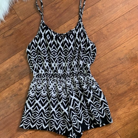 Angie BOHO Shorts Romper-Size M - Picture 1 of 11